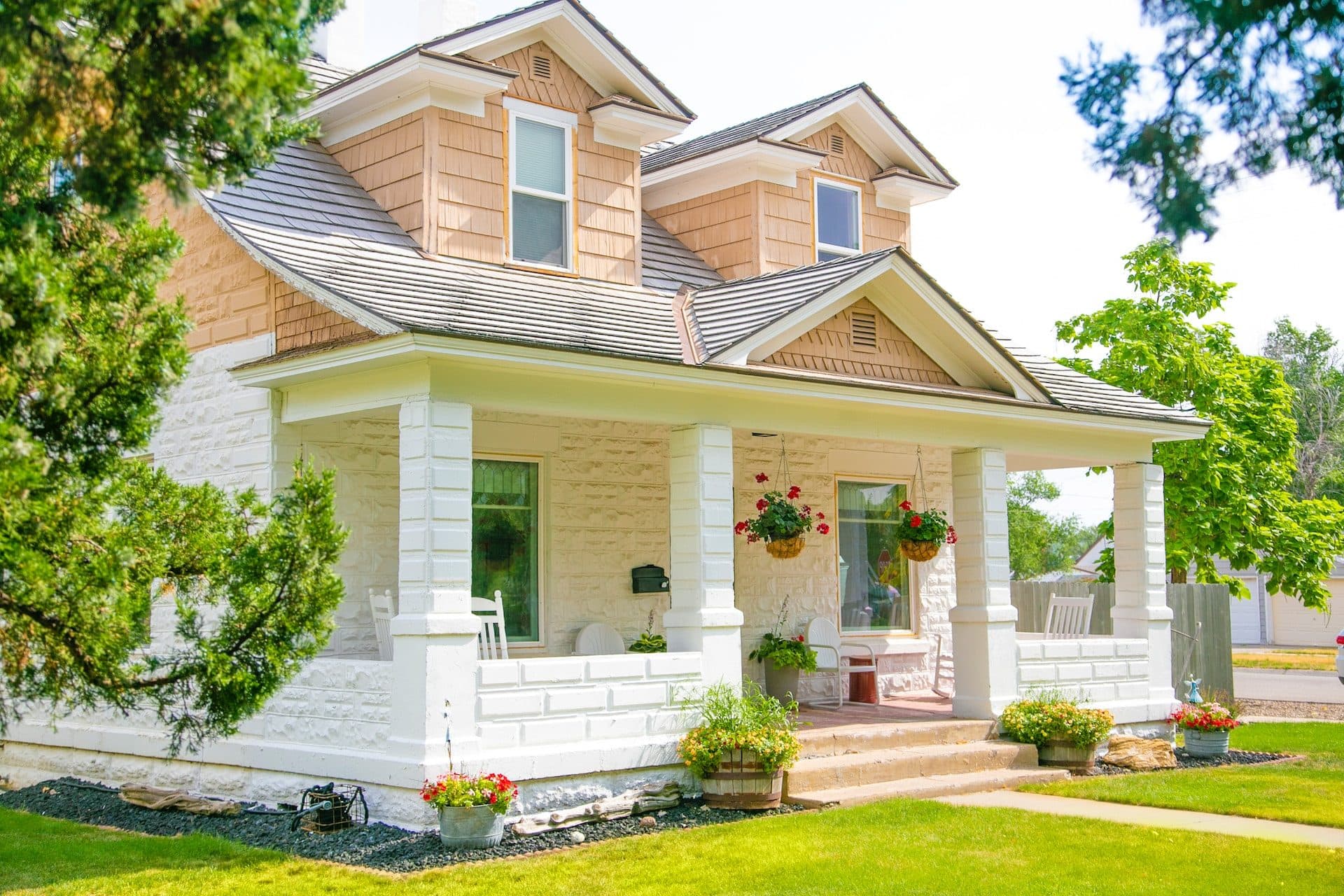 10 Signs It’s Time To Repaint Your House Exterior