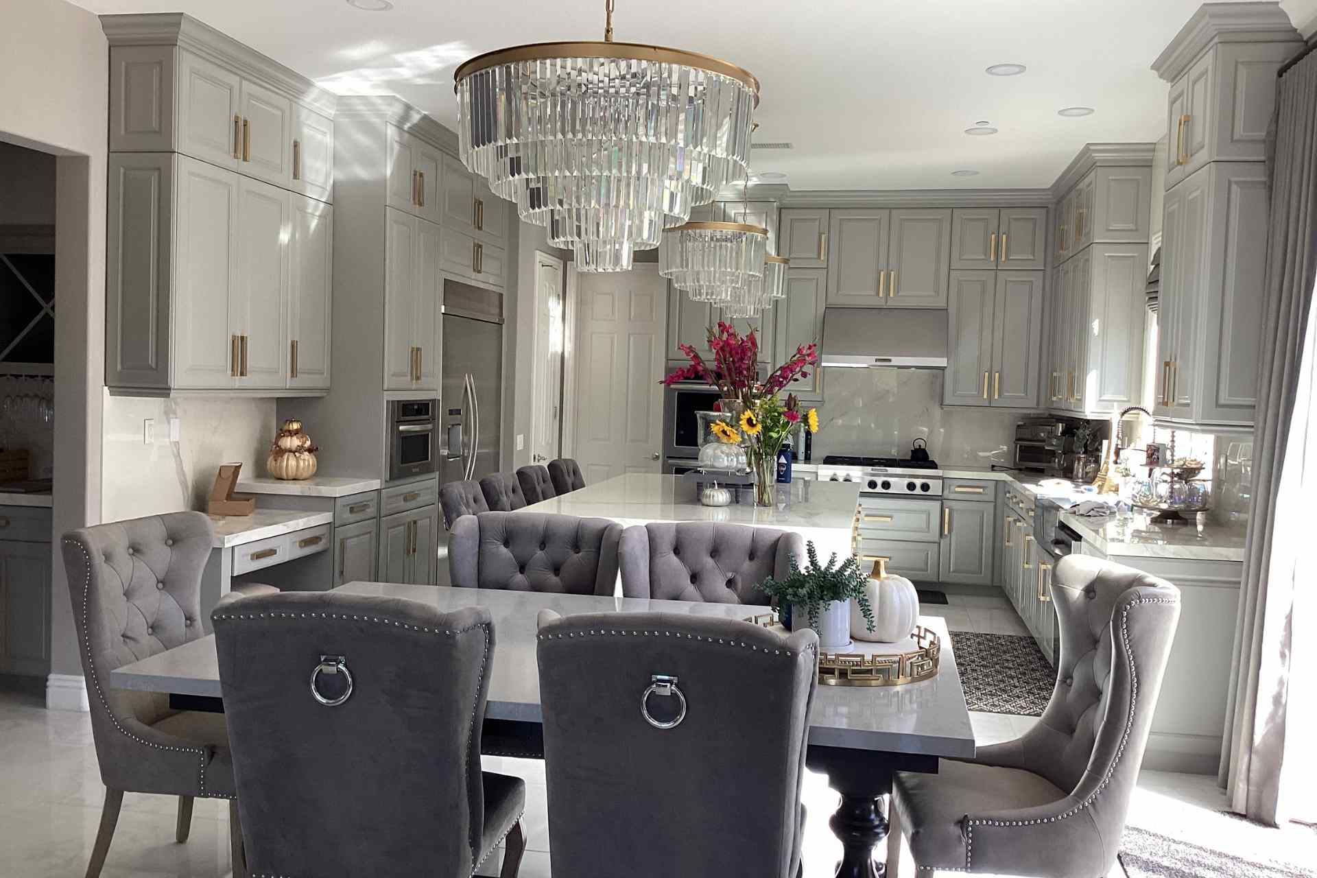 Elegant and sophisticated kitchen design featuring gray tones and marble countertops.